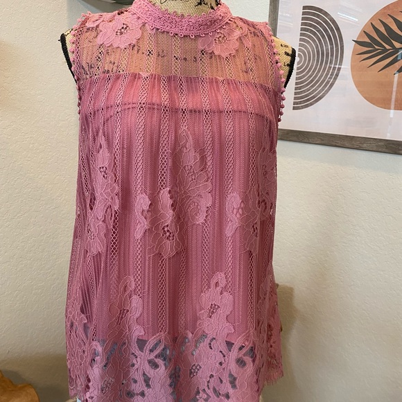 Pink lace blouse - Picture 2 of 3